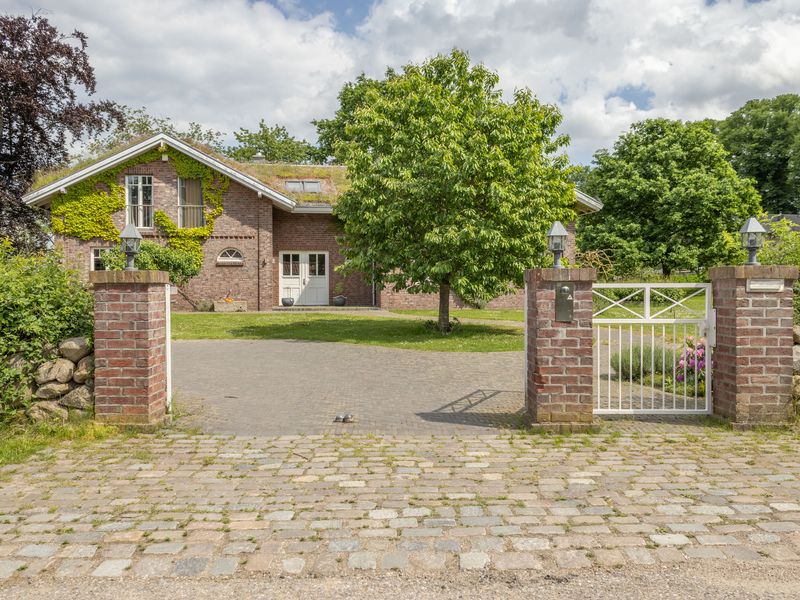Wo andere Urlaub machen: Wunderschönes Landhaus-Ensemble mit Gästehaus und unverbaubarem See- und...